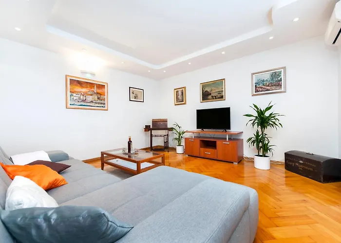 Apartments Carmelo